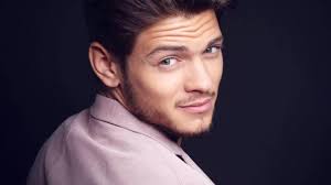 Dans sa story instagram, rayane bensetti a publié une vidéo en compagnie d'un ami et de camille lellouche. L Acteur Lyonnais Rayane Bensetti Vise Par La Derniere Chanson De Camille Lellouche