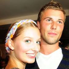 Hier zeigt Rensing seine sexy Saskia