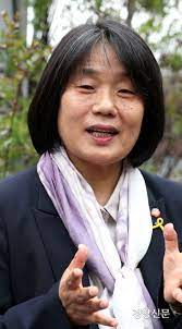 윤미향, 보조금 3억 원 부정수령… 개인계좌 모금액 일부 유용. ë‹¨ë…ì¸í„°ë·° ìœ¤ë¯¸í–¥ ì •ì˜ì—° ë…¼ëž€ ìœ„ì•ˆë¶€ ìš´ë™ ë„ë•ì„±ê¹Œì§€ íŒŒê´´í•´ ì•ˆíƒ€ê¹Œì›Œ ê²½í–¥ì‹ ë¬¸