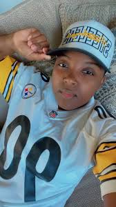 Heyy💗 I am 25 , single , No kids, living in Virginia! I am a  cardiovascular 🫀 CMA 👩🏽‍⚕️. I love to travel and live life 🥰 IG@  realass.shaaa