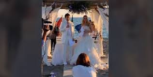 Matrimonio in spiaggia, cervia, italy. Stefania Orlando Sposa Meravigliosa Matrimonio In Spiaggia Con Simone Gianlorenzi Il Sogno Si E Avverato Foto Ultime Notizie Flash