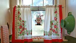 Cafe Curtains Made From A Vintage Cotton Tablecloth Vintage Kitchen Curtains Christmas Kitchen Curtains Vintage Curtains