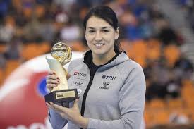 Fisiunea nucleară diferă de alte forme de dezintegrare radioactivă prin aceea că ea poate fi amorsată și controlată pe calea reacției în lanț: Ihf Ihf Player Of The Year 2018 Awarding Ceremony