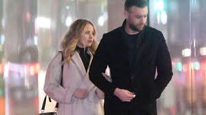 Jennifer lawrence started dating art gallery director cooke maroney in june 2018. With A Crowd Of Celebrities Jennifer Lawrence Married
