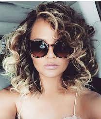 You Need To See Chrissy Teigen With Uber Curly Hair Haircuts For Curly Hair Short Hair Styles Hair Styles