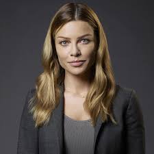 She solves crimes with lucifer after he takes an interest in her because she appears immune to his abilities. Lauren German Doesn T Want Lucifer To End Lesbian Role On Chicago Fire