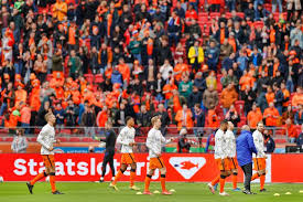 Nederland speelt in de groepsfase van het ek sowieso tegen oekraïne en oostenrijk. Fans Bij Ek Voetbal Zo Zit Het Met De Kaartjes Nederlands Voetbal Ad Nl