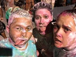 Carnaval in San Pedro With Fin Kardashian Means Paint and SELFIES!