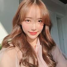 LÀM BÓNG TÓC: Chỉ cần bôi thứ này trước khi gội đầu, tóc bạn sẽ bóng bẩy  như lụa, khô mấy cũng mềm mượt hơn vài bậc