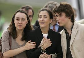 Las imagenes muestran a una supuesta ingrid bentancourt violada por varios hombres que tienen su cara. La Liberacion De Ingrid Betancourt En Imagenes Fotogaleria Internacional Cadena Ser