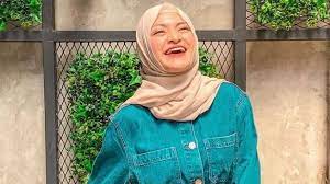Dia yang kerja, dia yang video call aku, imbuh nathalie holscher. Viele Spannende Hoax Videos Nathalie Holscher Boy Williams Heirat Verschoben