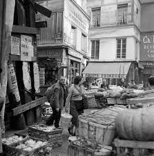 Les Halles De Paris En 1950 Le Ventre De Paris Vieux Paris Les Halles Paris