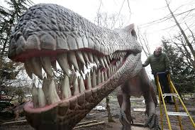 Uno de los encargados informáticos que controlan la seguridad del parque, dennis nedry, es sobornado por la compañía rival de ingen, biosyn, para que robe los embriones de dinosaurio y se los entregue. No Es El Parque Jurasico Sino El Parque Safari De Blair Drummond Cgtn En Espanol