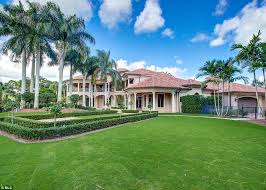 Dr Ben Carson New Trump Neighbor Buys 4 3 Million Palm Beach Pad Palm Beach Gardens Palm Beach Beach