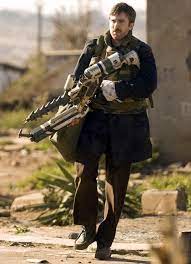 Wikus van de merwe a completely ordinary mnu agent who finds himself in an extraordinary situation. New District 9 Photo Shows Agent Wikus Big Alien Gun Film