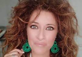 Valentina, dopo diciassette anni sei tornata nel cast. Valentina Persia Parla Della Perdita Del Compagno