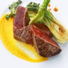 Noisette De Bœuf Creme De Carotte Pack Choi Grille Menubistronomique Boeuffrancais Bœuf Yummy Carotte Packchoi Toulouse Food Fo Food Steak Meat