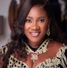 If you are holding a phone in your hand right now, take 1 minute to thank  God, because He sends angels to protect you every day. Amen!"🙇‍♂️🙇‍♂️