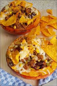 Gefullter Kurbis Mit Feurigem Chili Und Chio Tortillas Chips Rezepte Essen Rezepte Kurbisrezepte