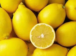Une Des Premieres Recommandations En Naturopathie C Est De Boire A Jeun De L Eau Chaude Et D Y Ajouter Un Demi C Eau Citronnee Remedes Naturels Soins Naturels