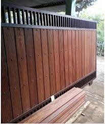 Pagar kayu merupakan salah satu bahan material yang unik dalam properti. Model Pagar Kayu Pagar Rumah