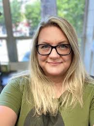 Kris Burks's Instagram, Twitter & Facebook