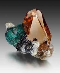 Topaz Pakistan Minerals And Gemstones Crystals Minerals Rocks And Gems