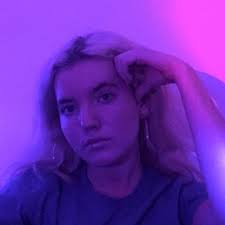 Flora Davies (@FloraDavies_)