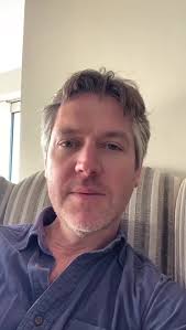 An mhír Geantraí is ansa le Jim Murray! Jim Murray’s favourite Geantraí  memory. Bí linn don sraith nua Geantraí! 🗓️Dé Domhnaigh 07/01 ⏰22.30 📺  @TG4 #ceol #irishmusic #geantraí #gaeilge #irishtrad ...