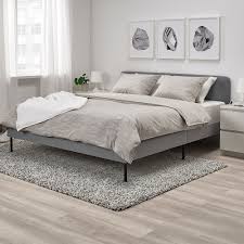 slattum bettgestell gepolstert knisa hellgrau 180x200 cm ikea osterreich upholstered beds grey bed frame grey upholstered bed