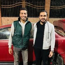 بدأ التمثيل في المدرسة، حيث انضم إلى فريق التمثيل بها. Akram Osama Akramos62275179 Twitter