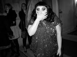Vanavond Handjes Schudden Met Dikke Knuffels Geven Aan Deze Mevrouw Beth Ditto Famous Women Style