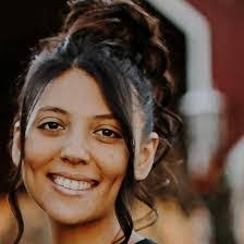 Stephanie Buxton's Instagram, Twitter & Facebook