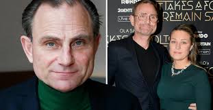 Peter Wahlbeck om bröllop med Sara Mazurs och tuffa tiden