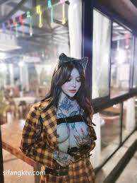 推特满纹阴环狂野御姐chloe Twitter is full of tattoos, the wild royal sister chloe