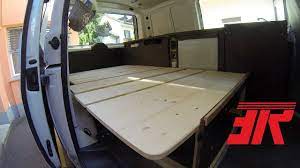 Ein bett selber bauen, entspringt meistens den leuten, wenn sie merken, dass die standardformen nicht in das eigene schlafzimmer reinpasst. Bettsofa Fur Vw T5 Camper Part 1 0 Youtube