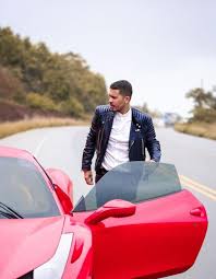 O influenciador digital carlinhos maia, conhecido como o rei dos stories do instagram, e o marido dele, lucas guimarães, dirigem carros de luxo e pilotam motocicletas, mas nenhum deles tem cnh (carteira nacional de habilitação). Carlinhos Maia Ostenta Carrao De R 1 6 Milhoes Comprei A Ferrari Dos Meus Sonhos Diario Penedense