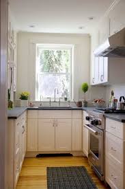 Estamos dando vueltas a como diseñar la cocina para poder poner una península si es posible, o cuál seria la mejor opción para poder tener una zona de office. Diseno Para Cocinas Pequenas Decorar Cocinas Pequenas Decoracion De Cocinas Pequenas Decoracion De Cocina Moderna
