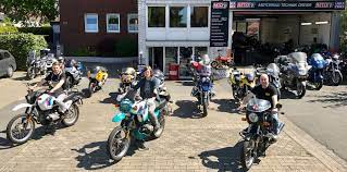 Wir stehen ihnen mit rat und tat zur verfügung, ob bei ihrem fahrzeug oder auf der suche nach einer neuen suzuki. Motorrad Munster Freie Motorradwerkstatt Bmw Motorrad Spezialist In Munster Motorrad Technik Dreier In Munster