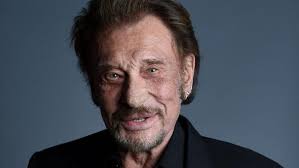 Une fan chante en pleine rue pour Céline Dion: l'improbable scène et ses  détournements font le buzz (vidéos)