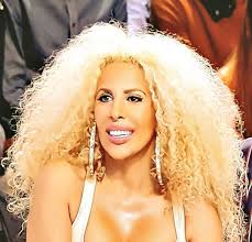 Afida turner ne parle plus le français mais le vandamme ! Afida Turner Envoute La Toile Avec Un Cliche Souvenir
