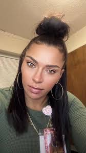 Shanna Jacobs's Instagram, Twitter & Facebook