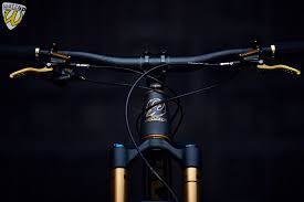 Pivot Switchblade 29 Goldedition Watzup Oberhausen Mountainbike Shop In 2020 Mountainbike Shop Mountainbike Gute Fahrt