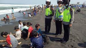 Gambar pemandangan alam pantai 1092. Srikandi Polres Purworejo Beri Penyuluhan Di Pantai Jetis Tribrata News Jawa Tengah
