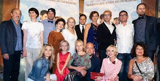 Nahrávejte, sdílejte a stahujte zdarma. Jana Plodkova Viktor Preiss Jakub Zacek A Dalsi Pozdravili Deti Na Premiere Pohadky Hodinaruv Ucen Cervenykoberec Cz