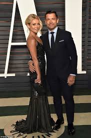 72 kg (158 lbs) bodytype: Kelly Ripa And Husband Mark Consuelos Hold Almost Old Fashioned Roles In Their Relationship Latest Celebrity News