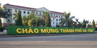 Người lao động mưu sinh ở bến xe mỹ đình mướt mồ hôi trong đợt nắng đỉnh điểm. Ha TÄ©nh Home Facebook