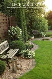 Kleiner Garten Im Innenhof Mit Sitzbereich Und Grundriss 21 Creativegardenideasawesome Ga Garten Garten Landschaftsbau Garten Ideen
