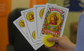 Pasa los mejores momentos en familia con esta selección de juegos de mesas. Juegos De Cartas Para Disfrutar En Familia El Comercio