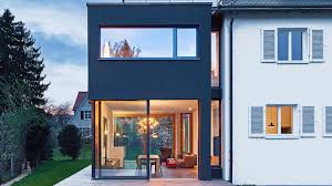 Daher kommen häuser mit walmdach immer häufiger auch in modernen neubaugebieten vor, wo sie das flair insofern ist der traum vom wohnen unter dem dach in einem haus mit walmdach zwar. Walmdachhaus Mit Anbau Schoner Wohnen